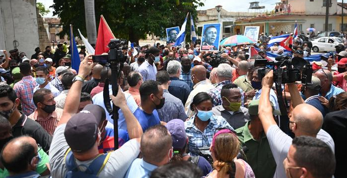 Malestar por la pandemia desata inédita protesta antigubernamental en Cuba