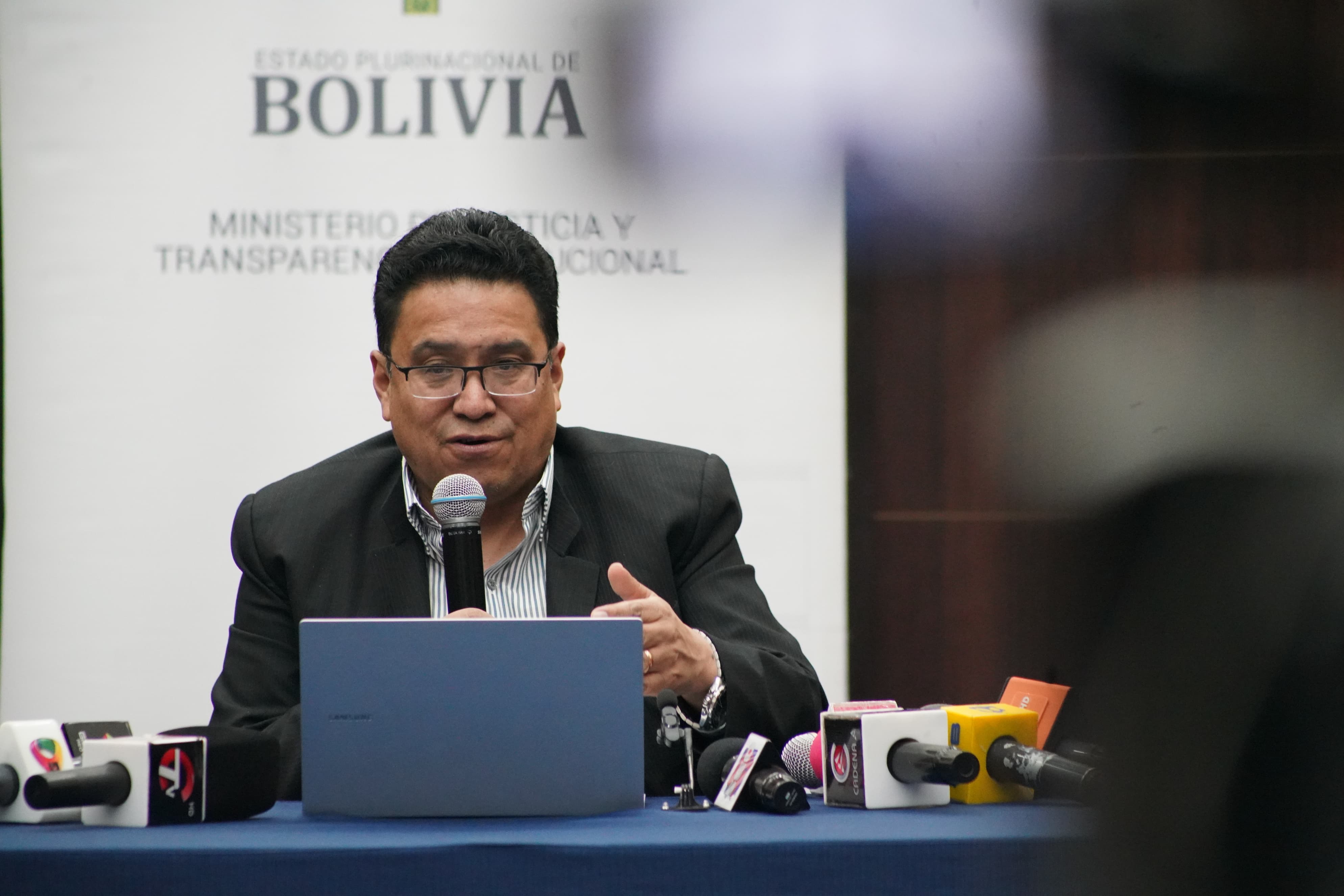 César Siles renuncia citando a Don Quijote y deja al presidente interpretar el trasfondo