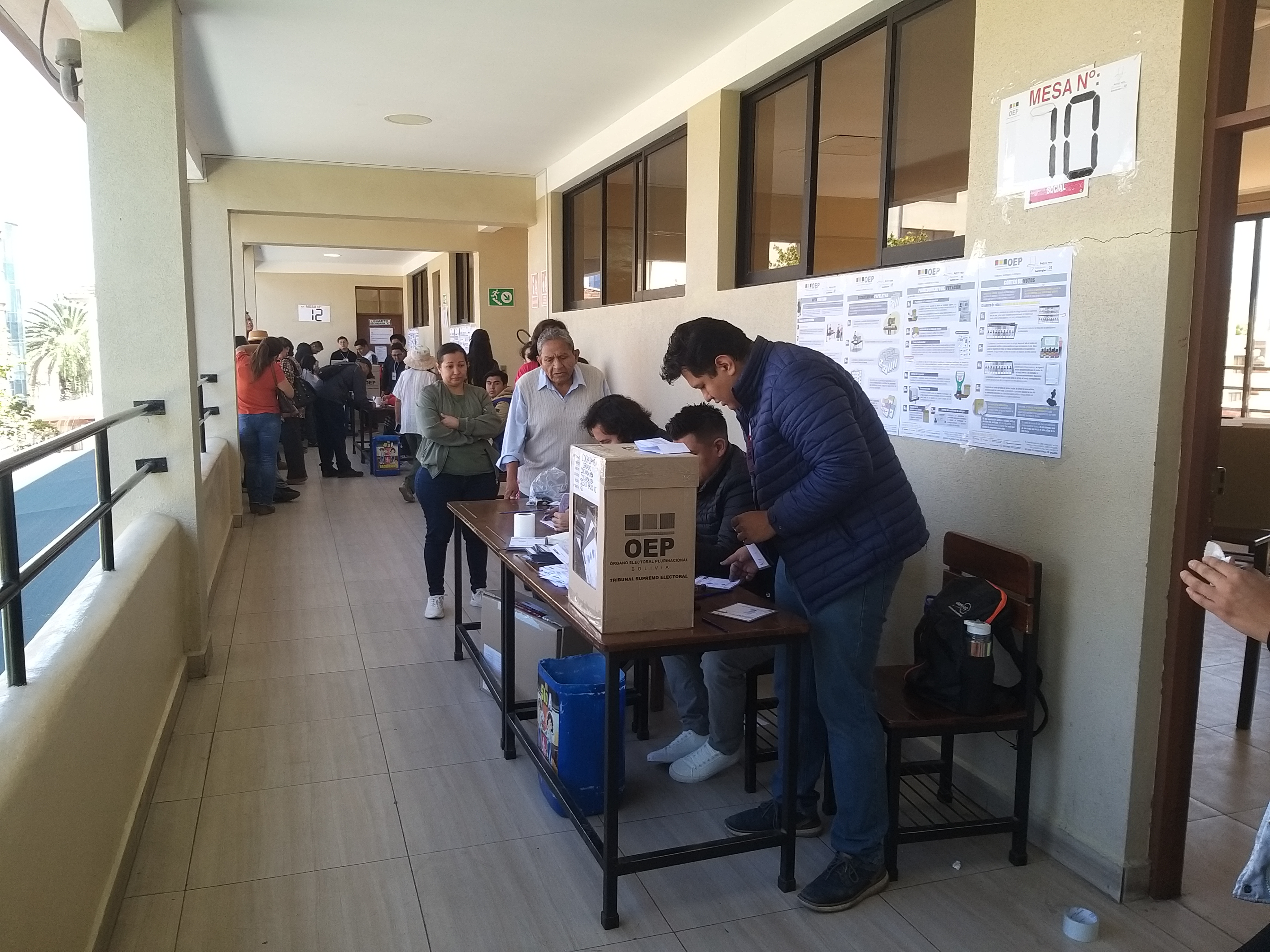 Bolivia vive una jornada electoral marcada por orden, alta participación y un incidente aislado en Cochabamba