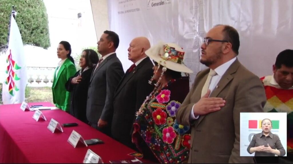 Tahuichi Tahuichi llega tarde y roba protagonismo en la inauguración electoral de Bolivia