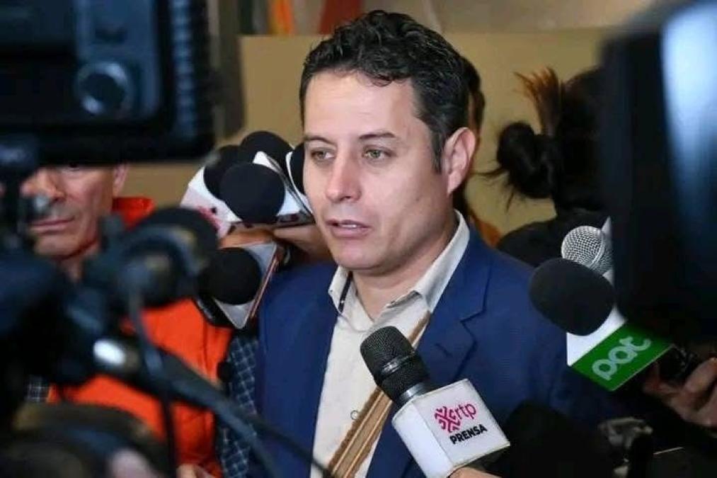 “Que hable el pueblo, que calle el show”: Lara pide disculpas y una vendedora ambulante marca la agenda
