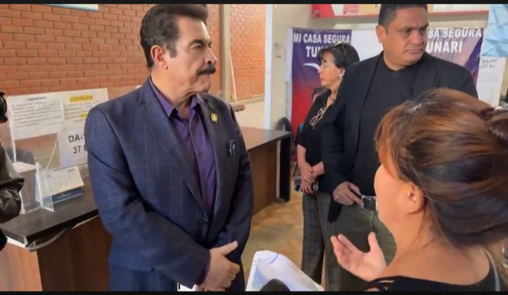 Reyes Villa realiza inspección sorpresa en la subalcaldía Tunari y detecta ausencia de funcionarios