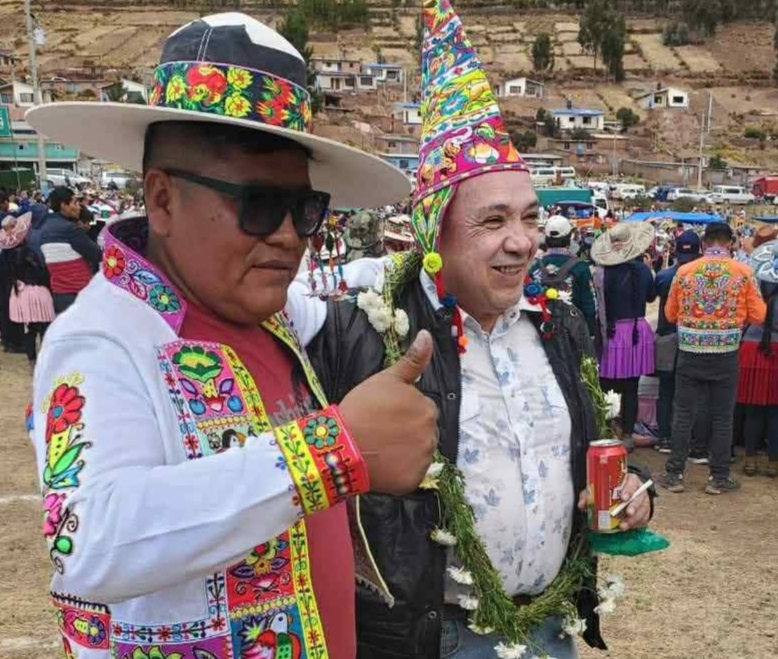 Mendoza lleva el mensaje “nunca más el patio trasero del trópico” a Tapacarí y comunidades andinas