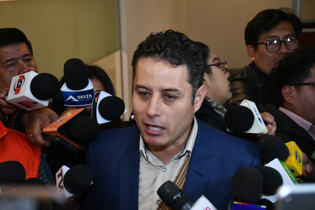 Iniciativa para La destitución del Vice abre un debate mayor: ¿y el Presidente?