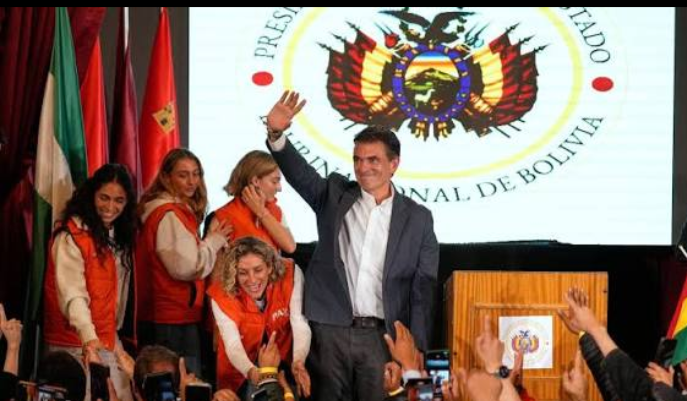 Bolivia despierta entre la esperanza y la incertidumbre tras la elección de Rodrigo Paz y Edman Lara