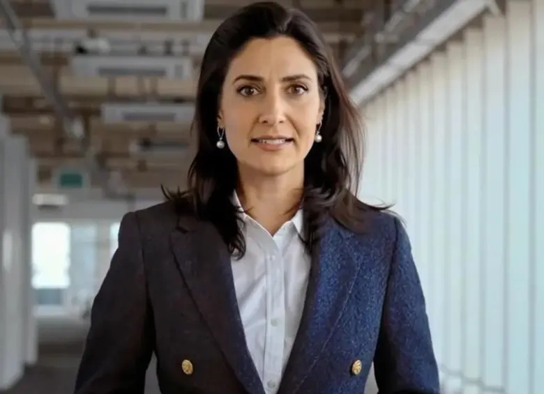 Presentadora generada por IA condujo un documental en un canal británico y generó revuelo mundial
