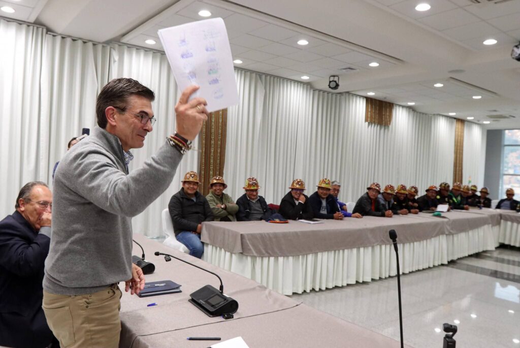 Rodrigo Paz descomprime el conflicto y se gana aplausos al explicar el decreto