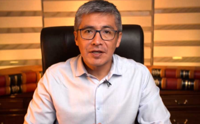 Decreto 5503 en llamas: Espinoza mediante un video pretende apagar el fuego mientras la comunicación del Gobierno colapsa