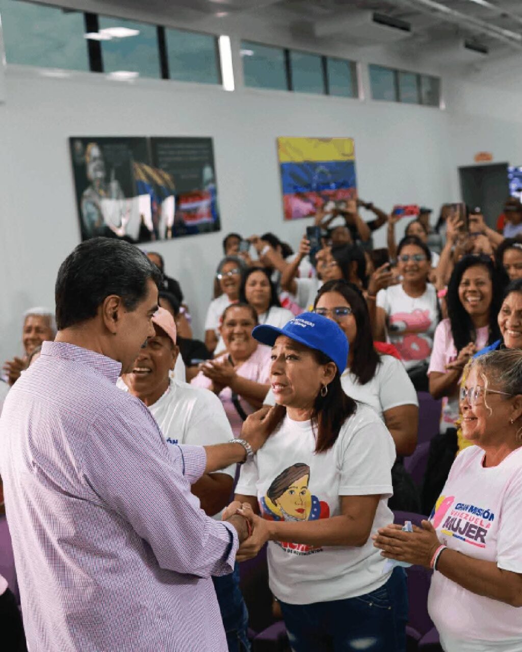 Maduro insinúa un giro hacia EE.UU., pero Washington calcula con dureza