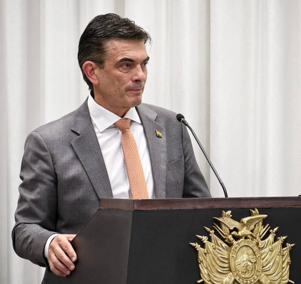 «BoA no puede vivir del bolsillo del usuario”: crece el debate por cielos abiertos en Bolivia