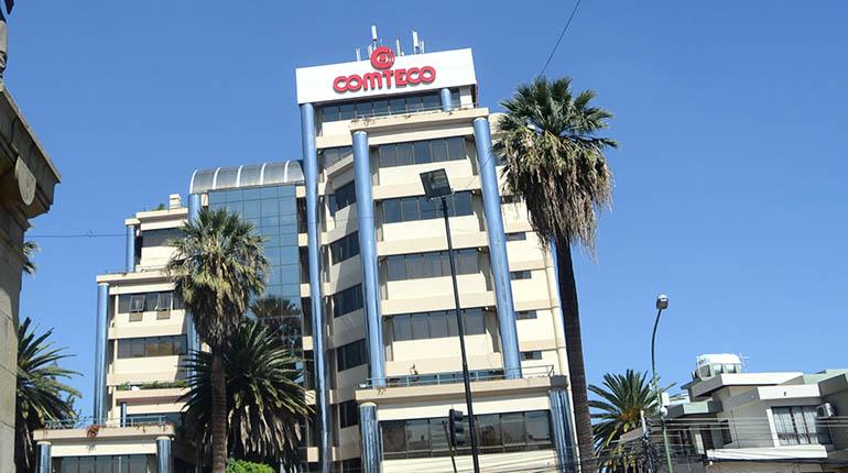Socios de Comteco marchan en Cochabamba y exigen la renuncia del Concejo de Administración