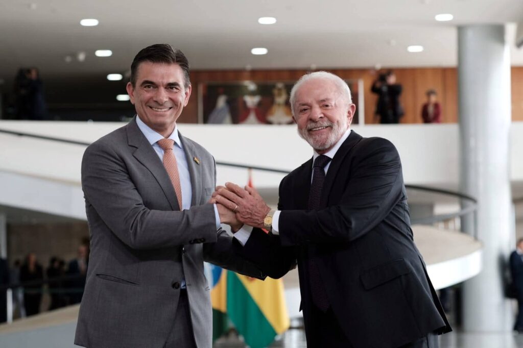 Reunión bilateral en Brasil entre metáforas artísticas y gestos en español para el visitante boliviano