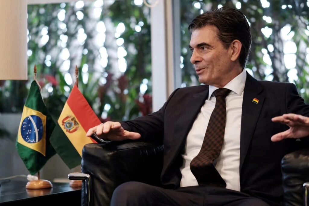 Rodrigo Paz se cuela en el top 6 regional y deja atrás el ruido interno