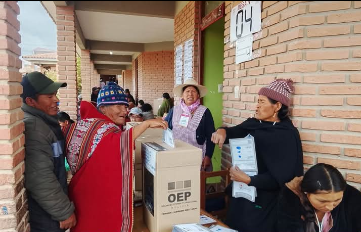 Elecciones fragmentadas: Bolivia vota entre nervios, esperanza… y pactos obligados