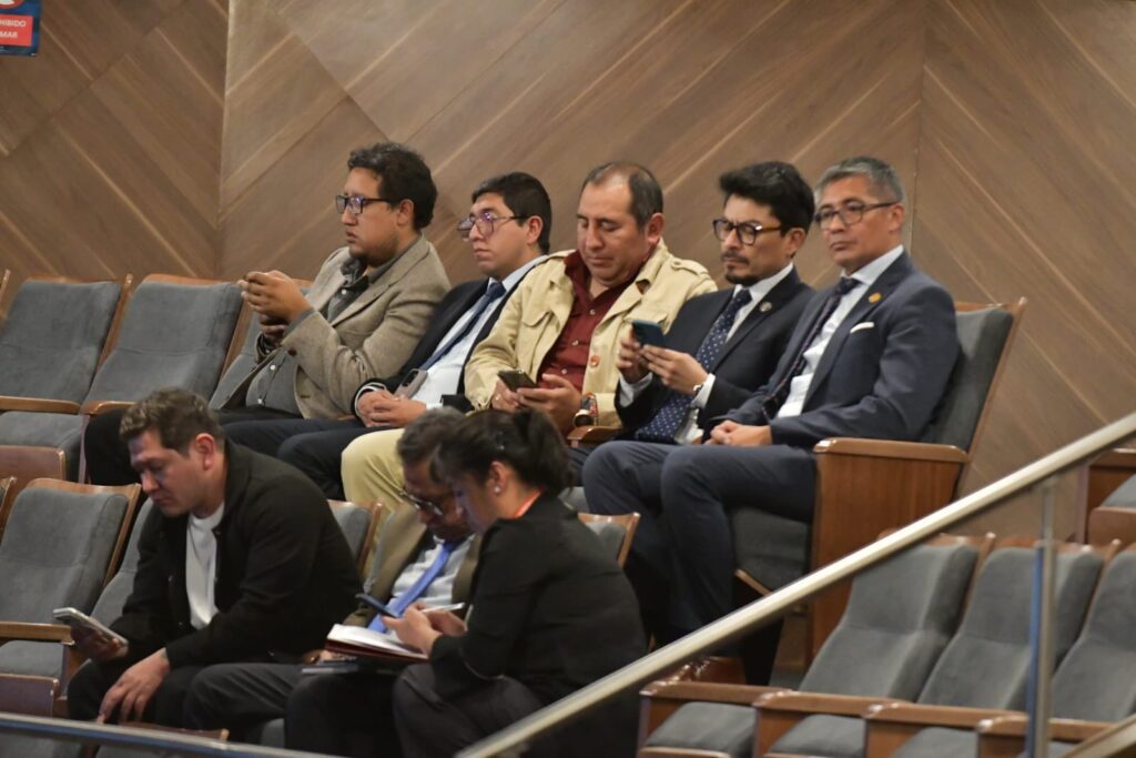Medio gabinete en la barra: la otra jugada política detrás de la interpelación en Hidrocarburos