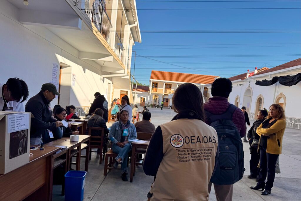 Segunda vuelta en Bolivia: entre la baja afluencia, el optimismo de los candidatos y la incertidumbre ciudadana
