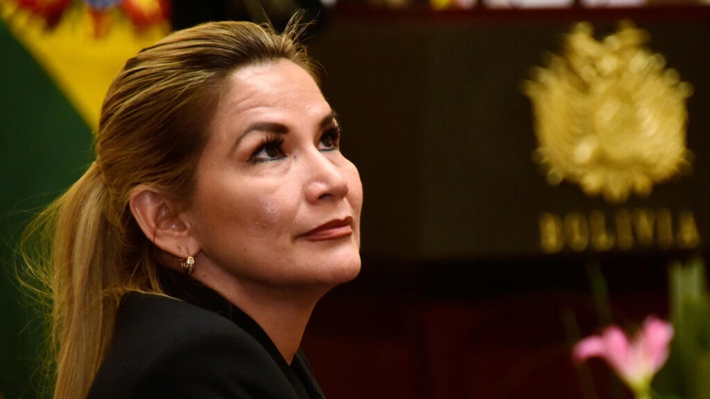 Añez llama a “madurez política” y advierte riesgos de inestabilidad en medio de protestas y crisis económica en Bolivia