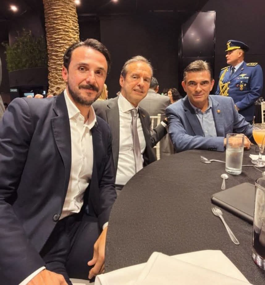 Entre sonrisas y conversaciones reservadas: la foto que dejó el Encuentro de Cochabamba