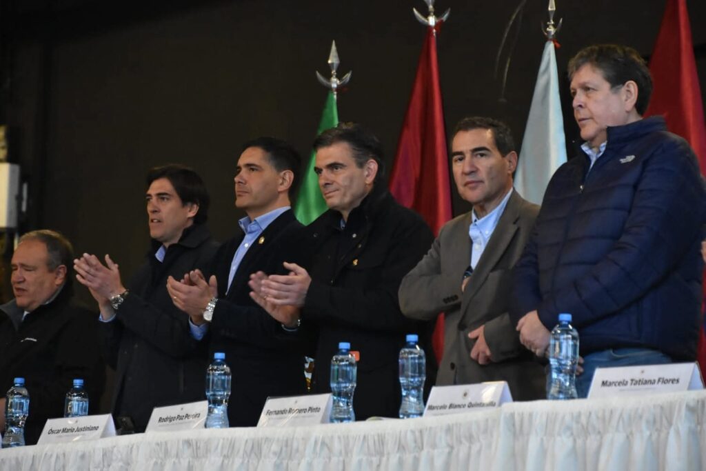 Gobierno y Vicepresidencia activan diálogos paralelos en medio de la crisis y crecen dudas sobre la estrategia estatal