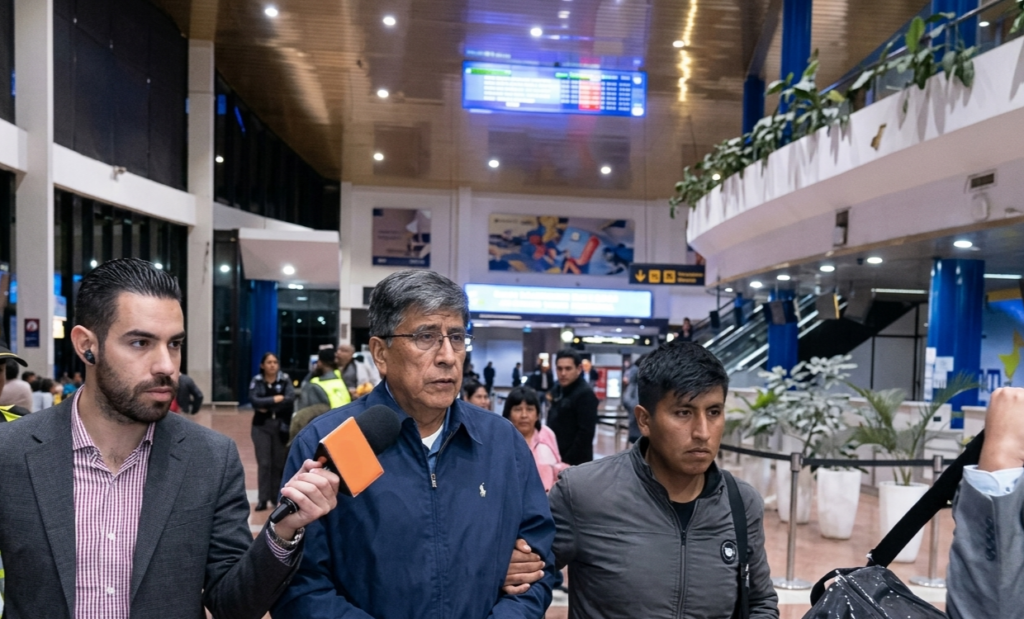 Aprehenden al exgerente de BoA Ronald Casso y lo trasladan de Cochabamba a La Paz