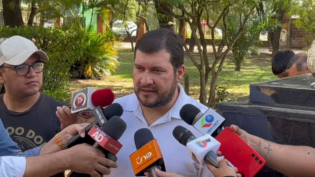 Comité Cívico cruceño cierra filas con la institucionalidad y acusa “golpe” contra Rodrigo Paz