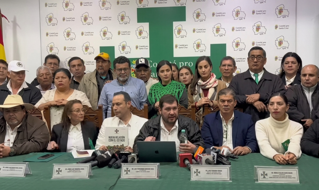 Santa Cruz se declara en emergencia y convoca a marcha nacional “en defensa de la democracia”