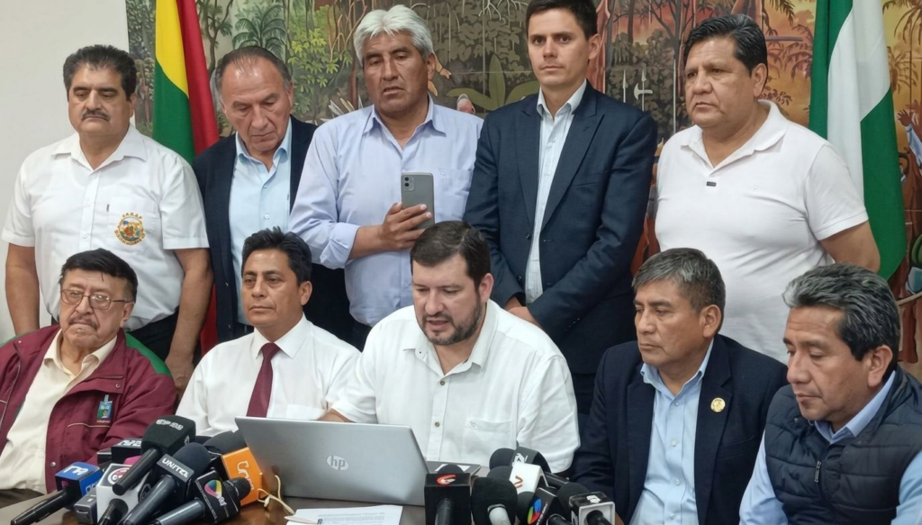 “Plantados”: ausencia de Rodrigo Paz en reunión cívica desata críticas en las calles