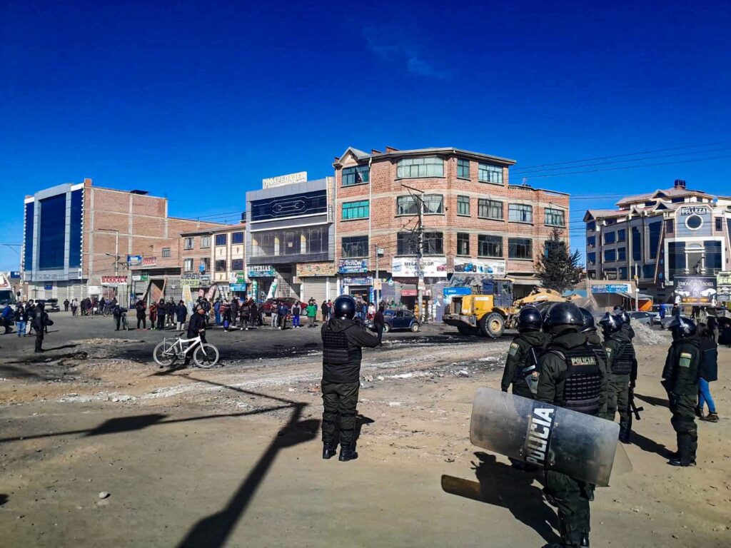 Bolivia contiene la respiración tras el estado de excepción
