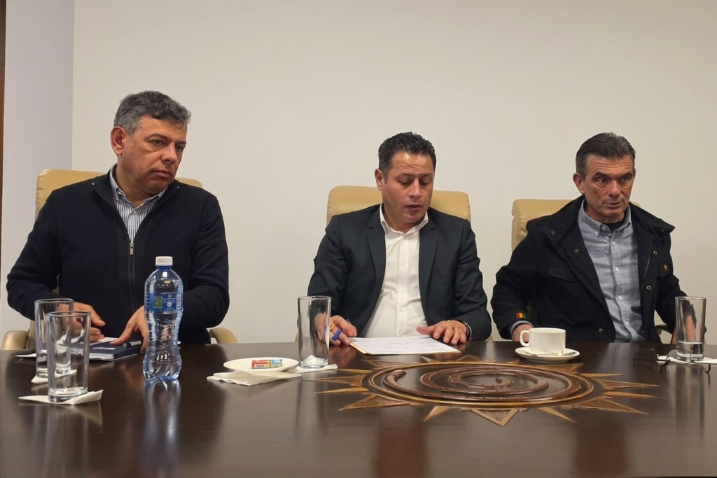 Gobierno y Legislativo acuerdan fortalecer el diálogo, pero la presión social exige soluciones inmediatas a la crisis