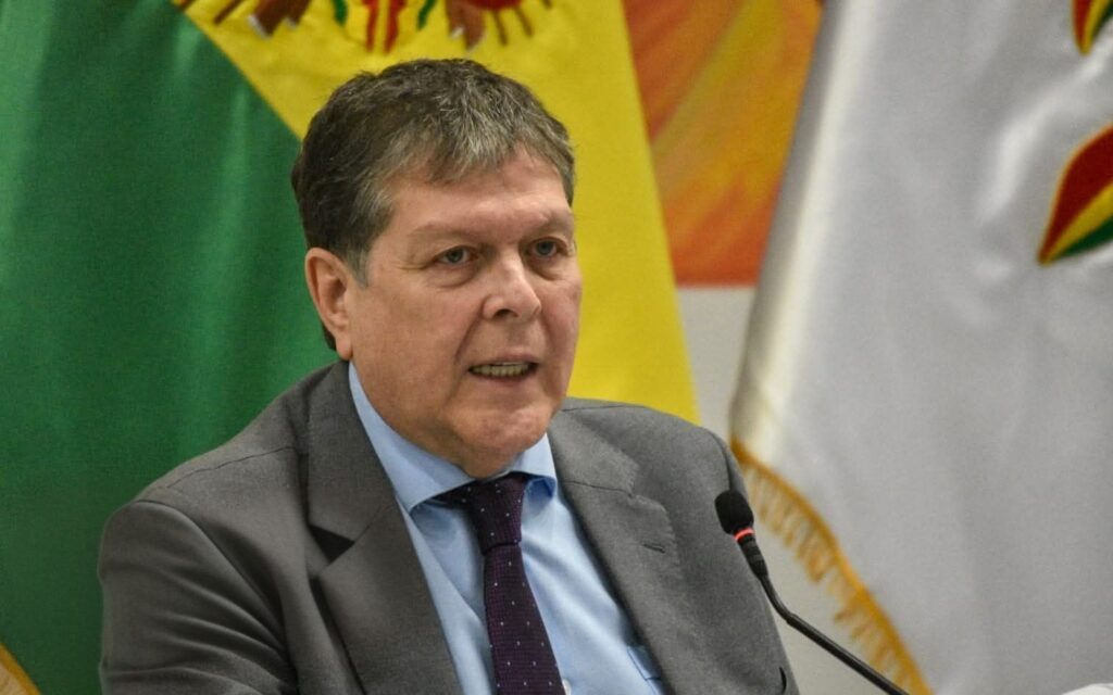 Ministro pide paciencia por el combustible y reabre el debate: ¿cuánto más puede esperar la población?