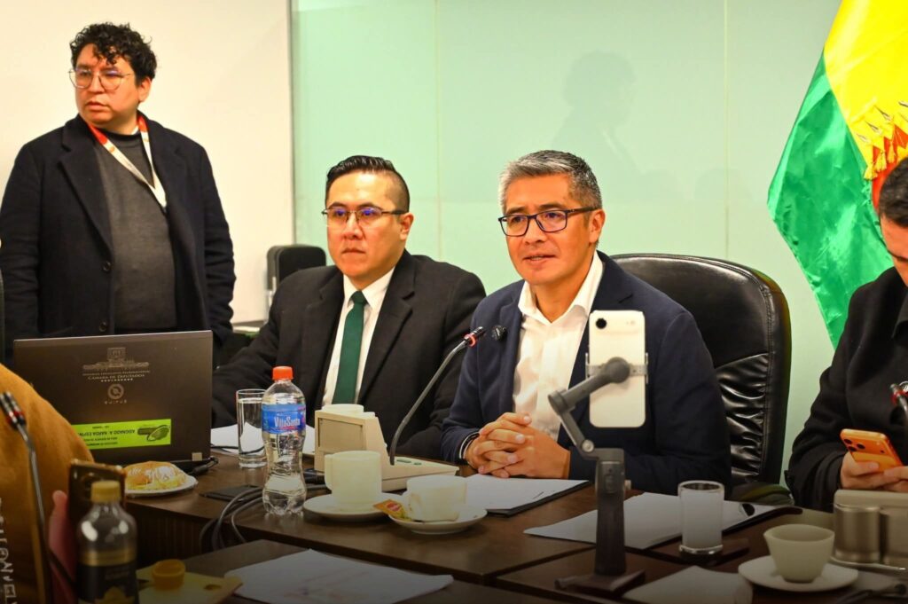 Gobierno impulsa crédito de $us 500 millones para protección social; analistas cuestionan origen del financiamiento del Bono PEPE