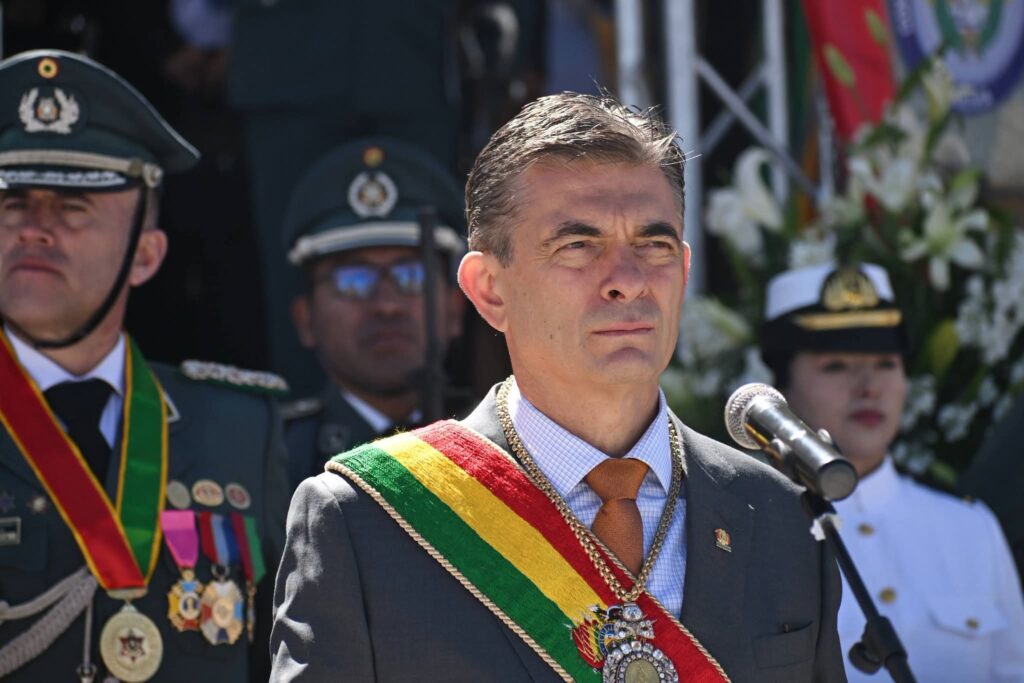 El abucheo a Paz y el desafío del 50/50: dos señales que obligan al Gobierno a mirar hacia adentro