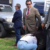 Mujer aparece junto al zapato de Roberto Castro y la imagen abre un debate sobre el poder